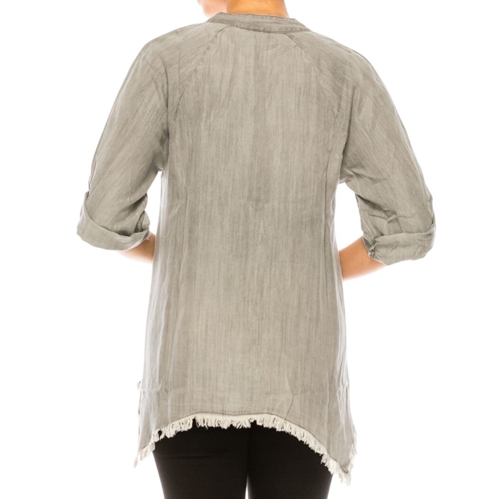 Hester & Orchard Women Medium Gray Tencel Button Split Neck Fringe Sharkbite Top - Picture 2 of 12